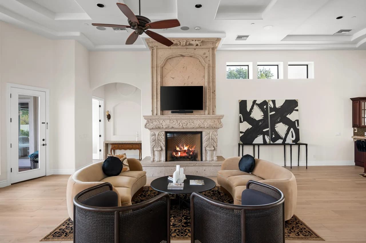 Modern Eclectic Five Bedroom Villa in Paradise Valley photo 5
