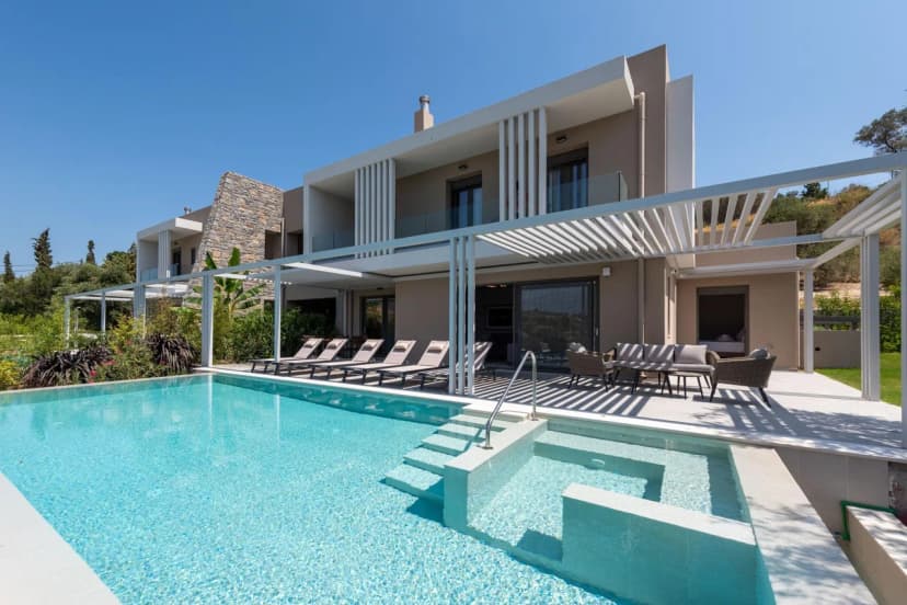 Modern Four-Bedroom Villa in Crete