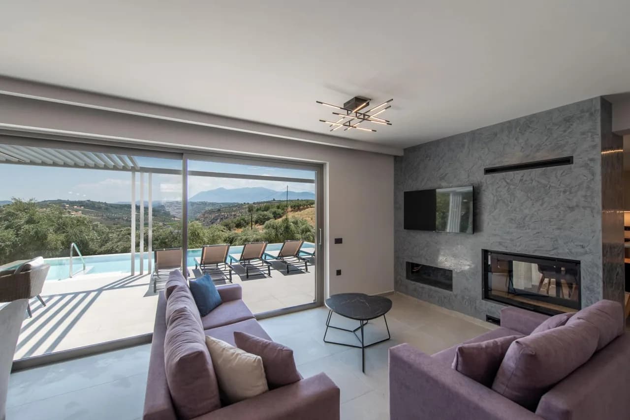Terrace Four Bedroom Villa in Heraklion photo 3