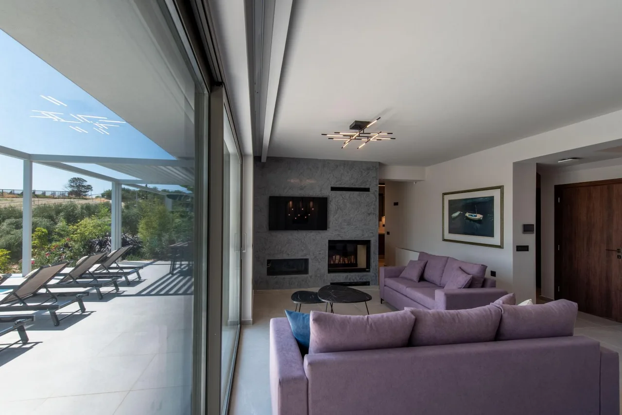 Terrace Four Bedroom Villa in Heraklion photo 5