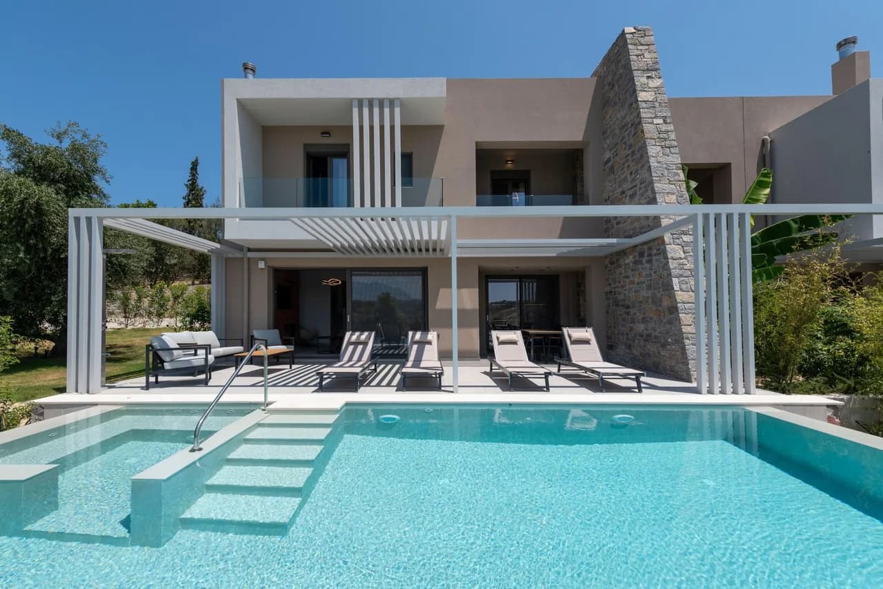 Terrace Two Bedroom Villa in Voutes photo 3