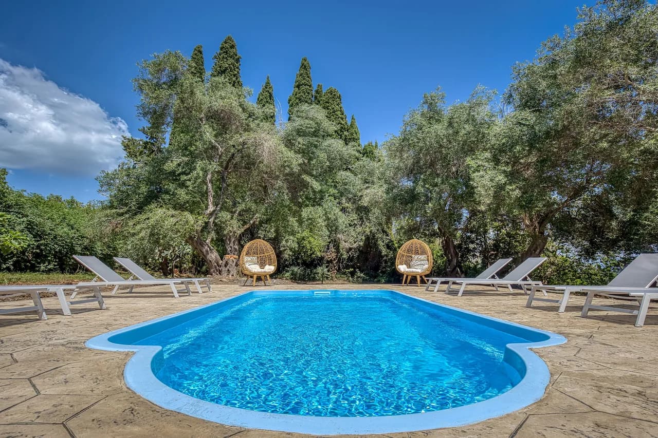 Seaview Four-Bedroom Villa in Perama, Corfu photo 2