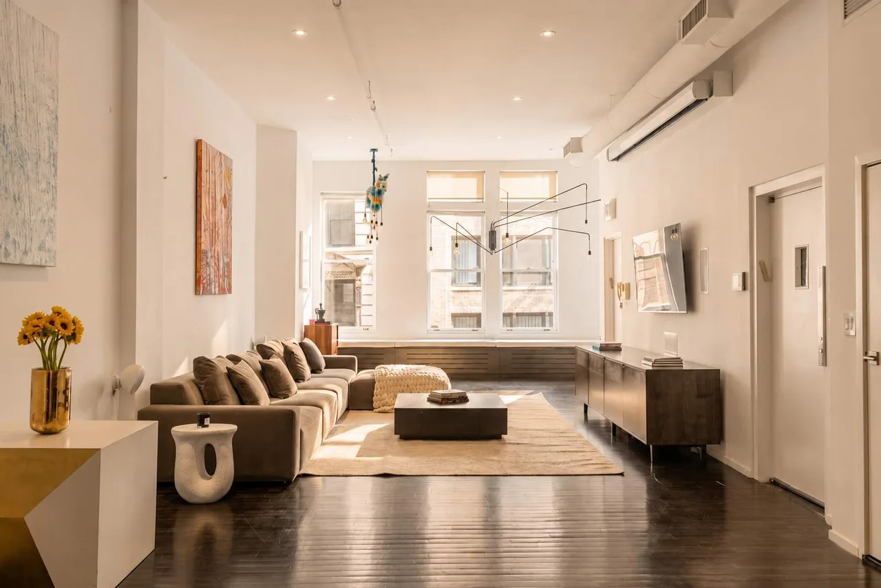 Keyed-Elevator Three Bedroom Loft in New York photo 2