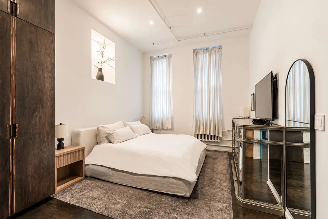 Keyed-Elevator Three Bedroom Loft in New York photo 5
