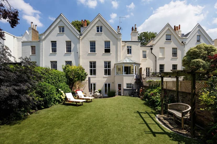 Elegant Six Bedroom Villa in Kensington
