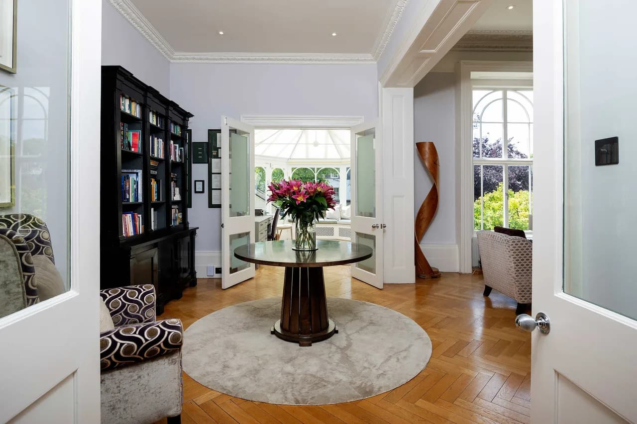 Elegant Six Bedroom Villa in Kensington, London photo 5