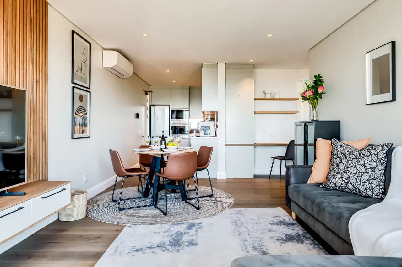 Inviting Two Bedroom Retreat in Cape Town photo 2