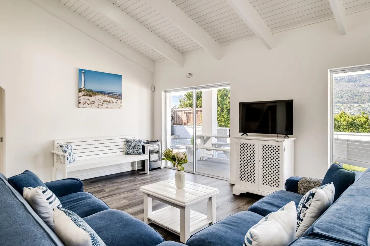 Serene Five Bedroom Retreat in Cape Town photo 2