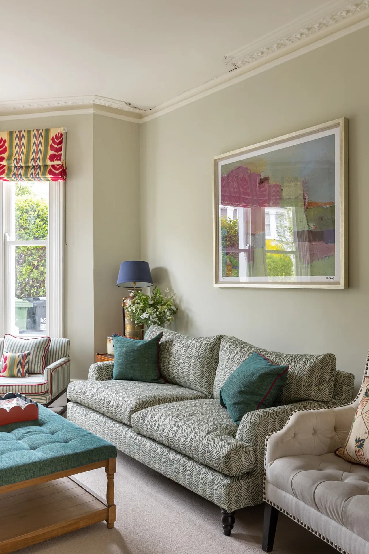 Spacious Five Bedroom Villa in London photo 2