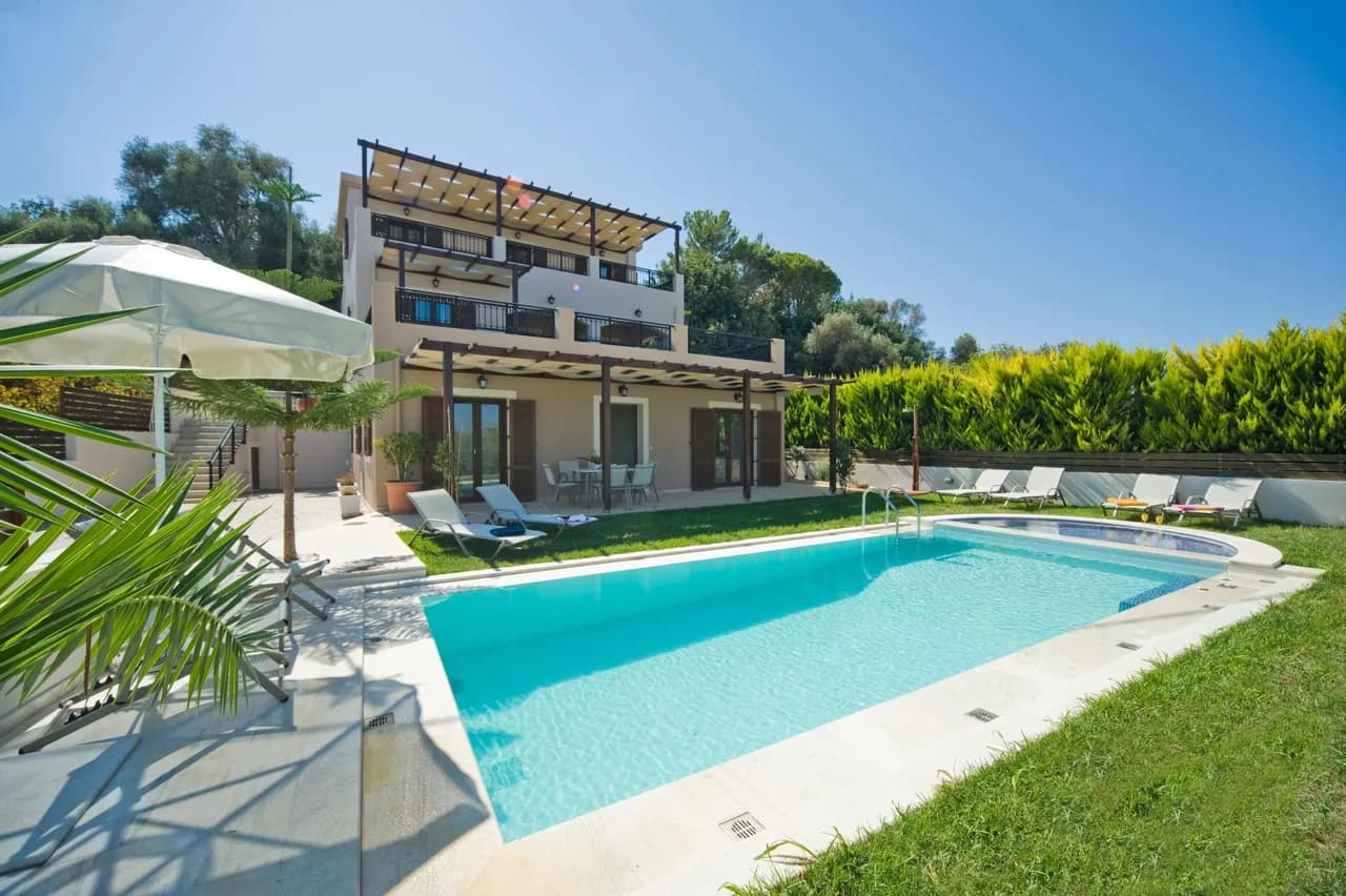 Family Villa with Billiard Table in Pigianos Kampos