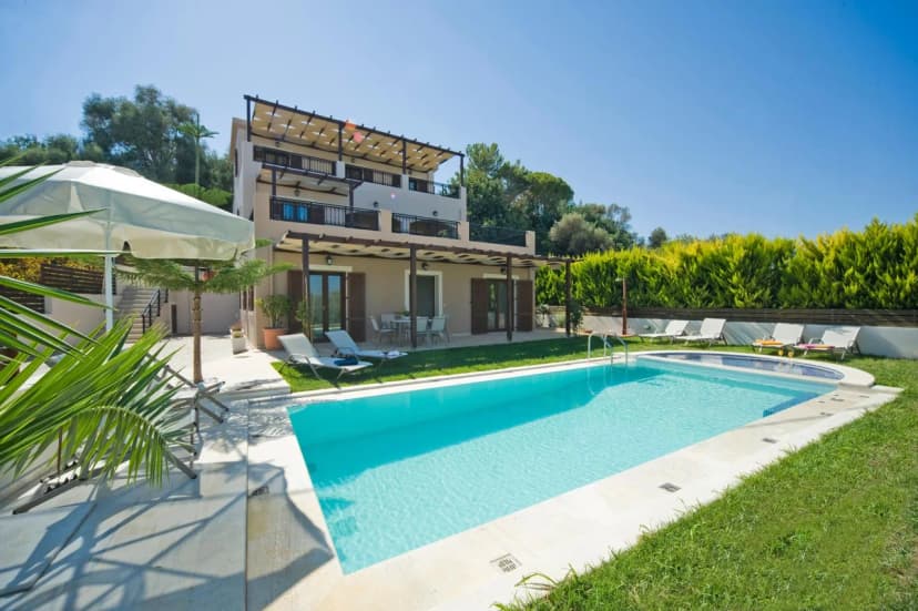 Family-Friendly Six Bedroom Villa in Crete