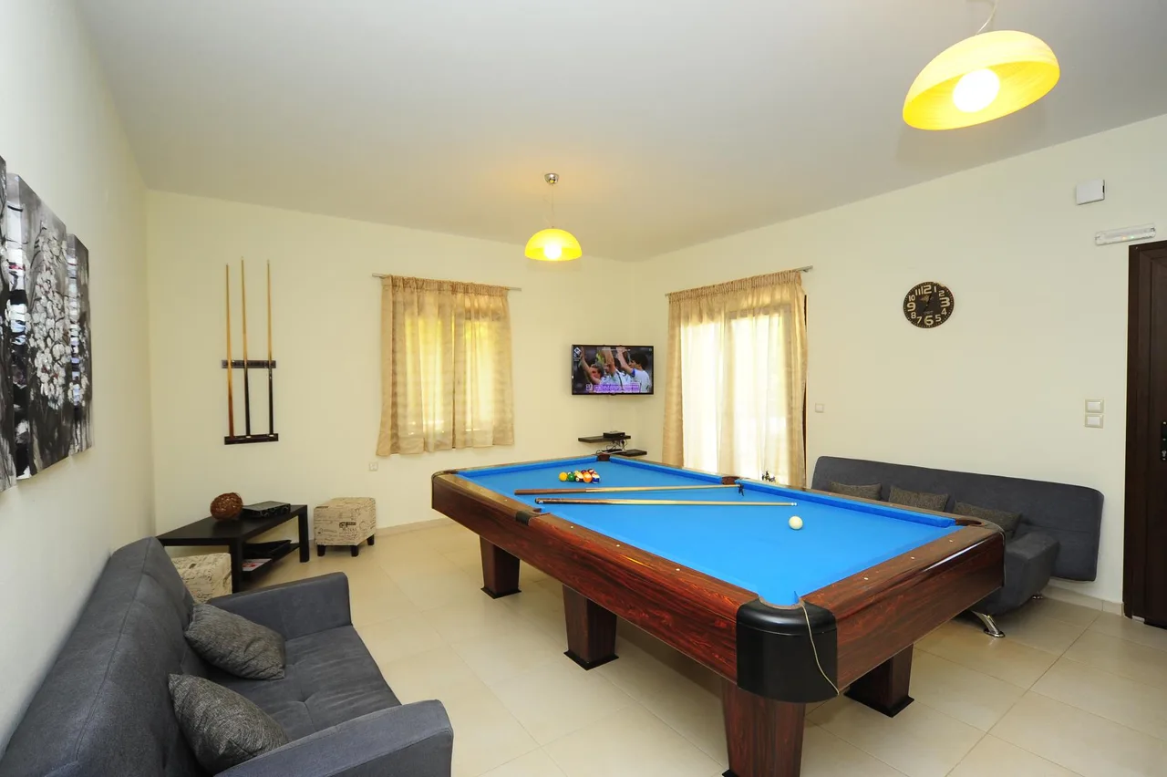 Family Villa with Billiard Table in Pigianos Kampos photo 4