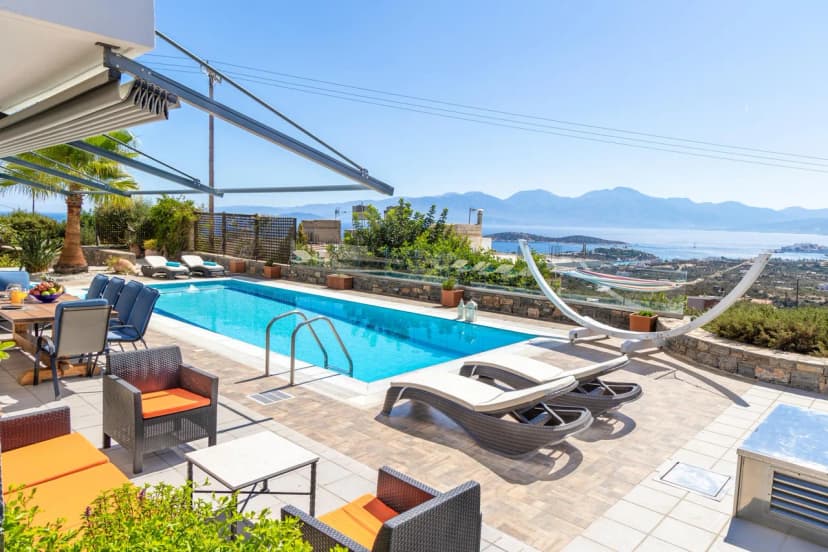 Sea View Five-Bedroom Villa in Crete