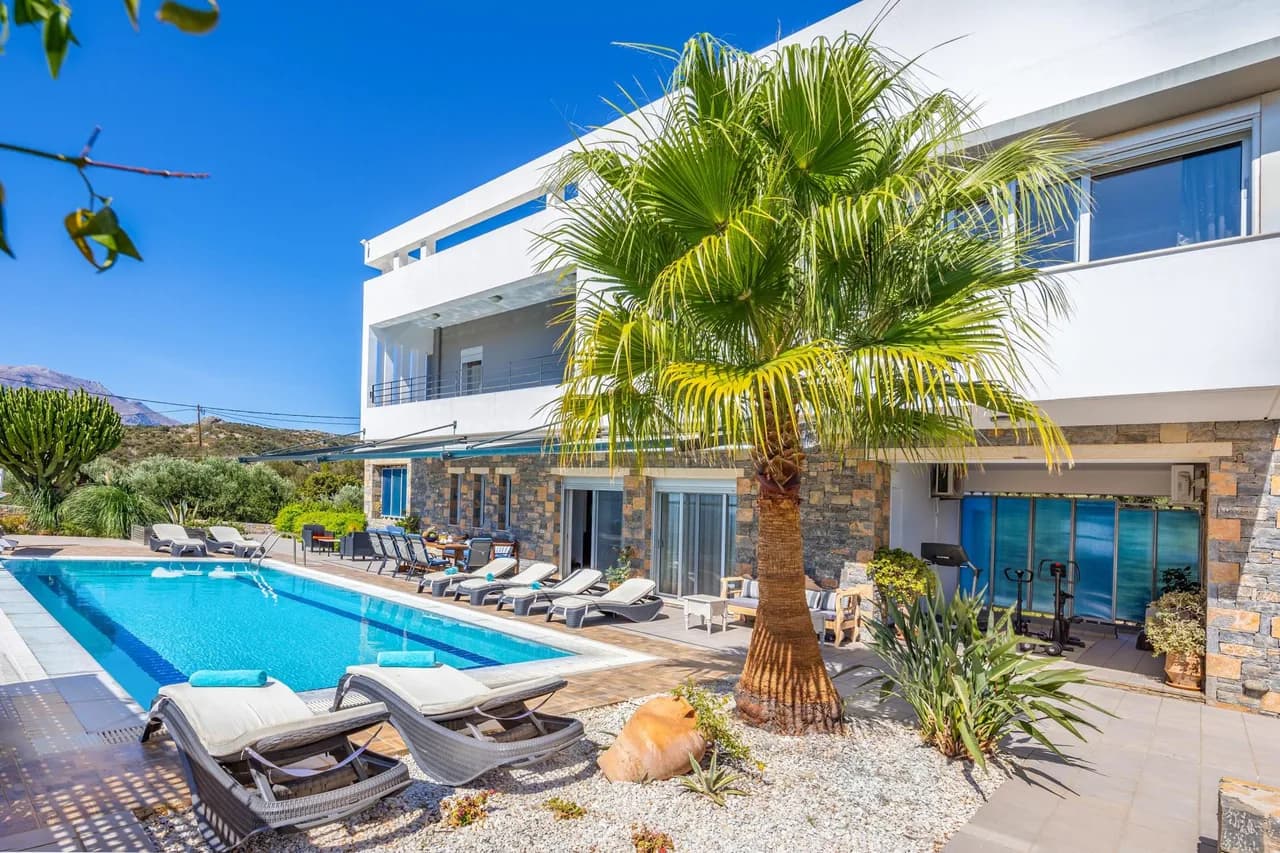 Sea View Villa with Private Pool in Plaka photo 3