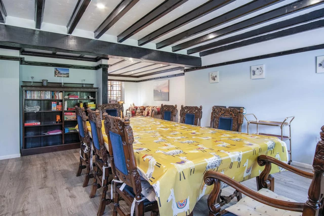 Coastal Five Bedroom Holiday Home in Oxwich photo 3