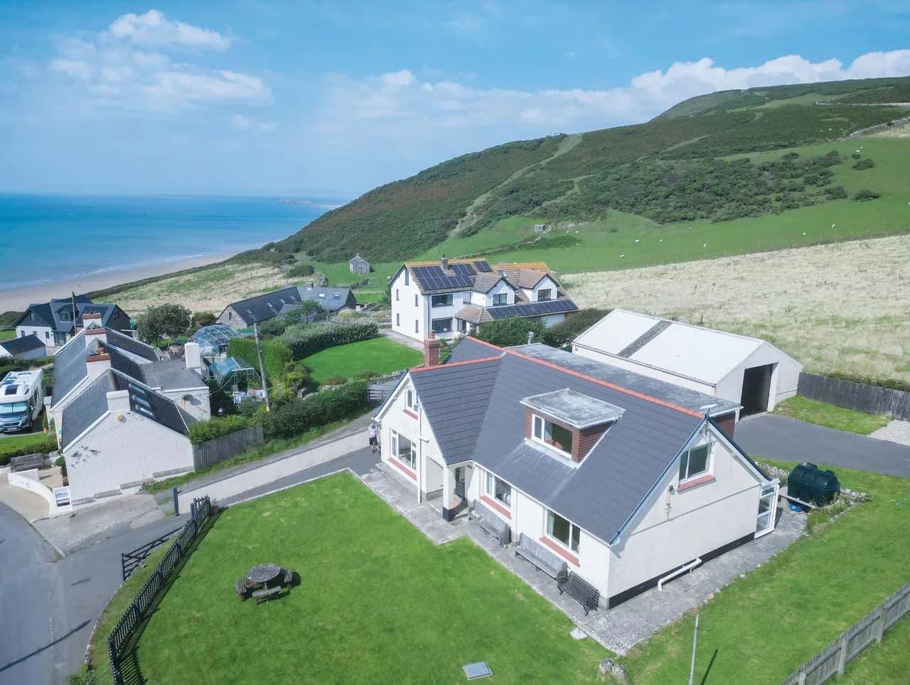Cozy Garden Four Bedroom House in Rhossili