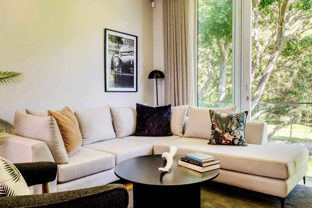 Chic Two-Bedroom Apartment in Cape Town photo 2