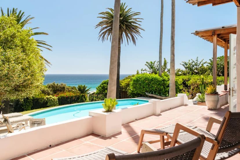 Beachfront Five Bedroom Oasis in Llandudno