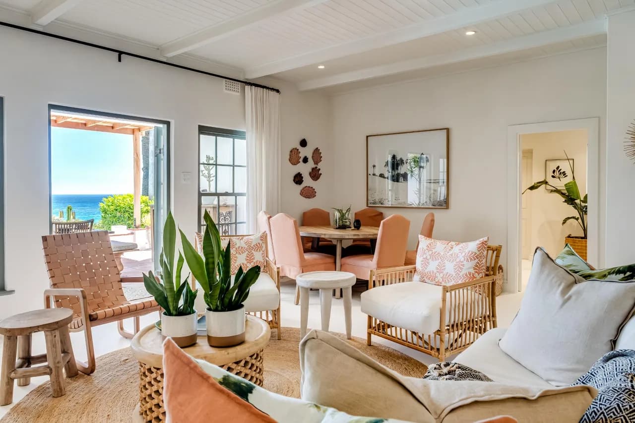 Beachfront Five-Bedroom Retreat in Llandudno, Cape Town photo 2