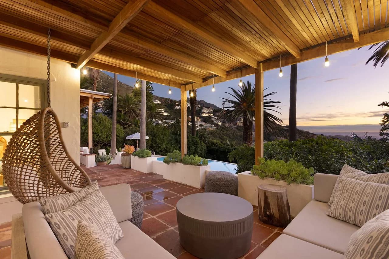 Beachfront Five-Bedroom Retreat in Llandudno, Cape Town photo 4