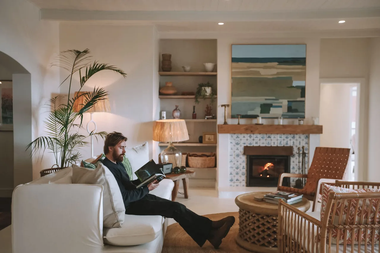 Beachfront Five-Bedroom Retreat in Llandudno, Cape Town photo 5