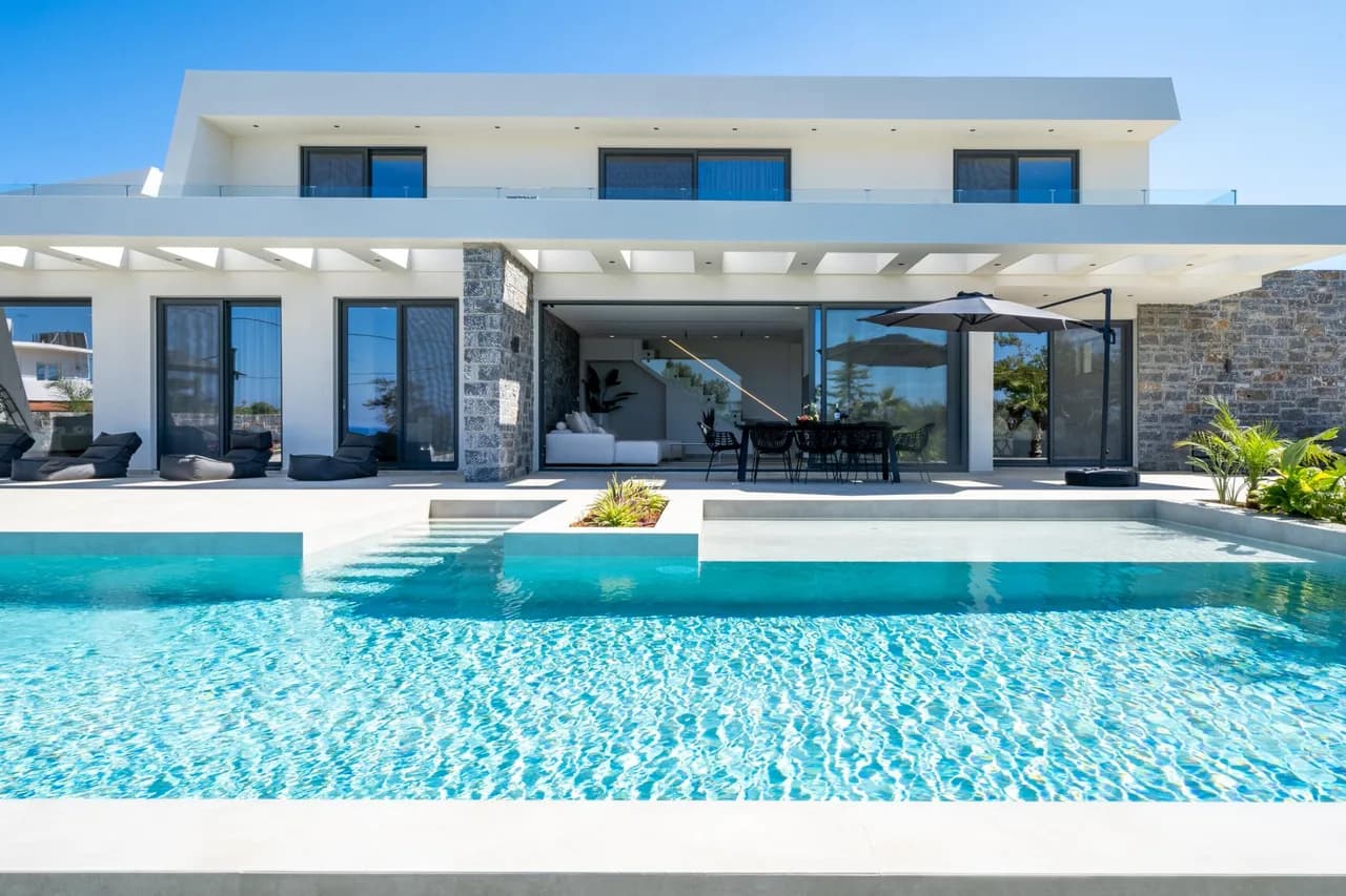 Modern Five Bedroom Villa in Anissaras