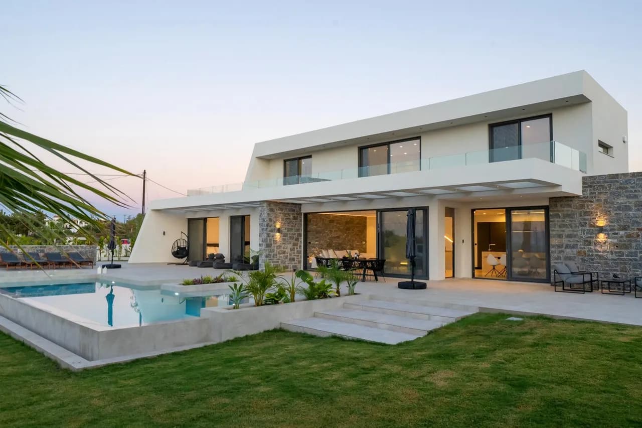 Modern Five Bedroom Villa in Anissaras photo 2