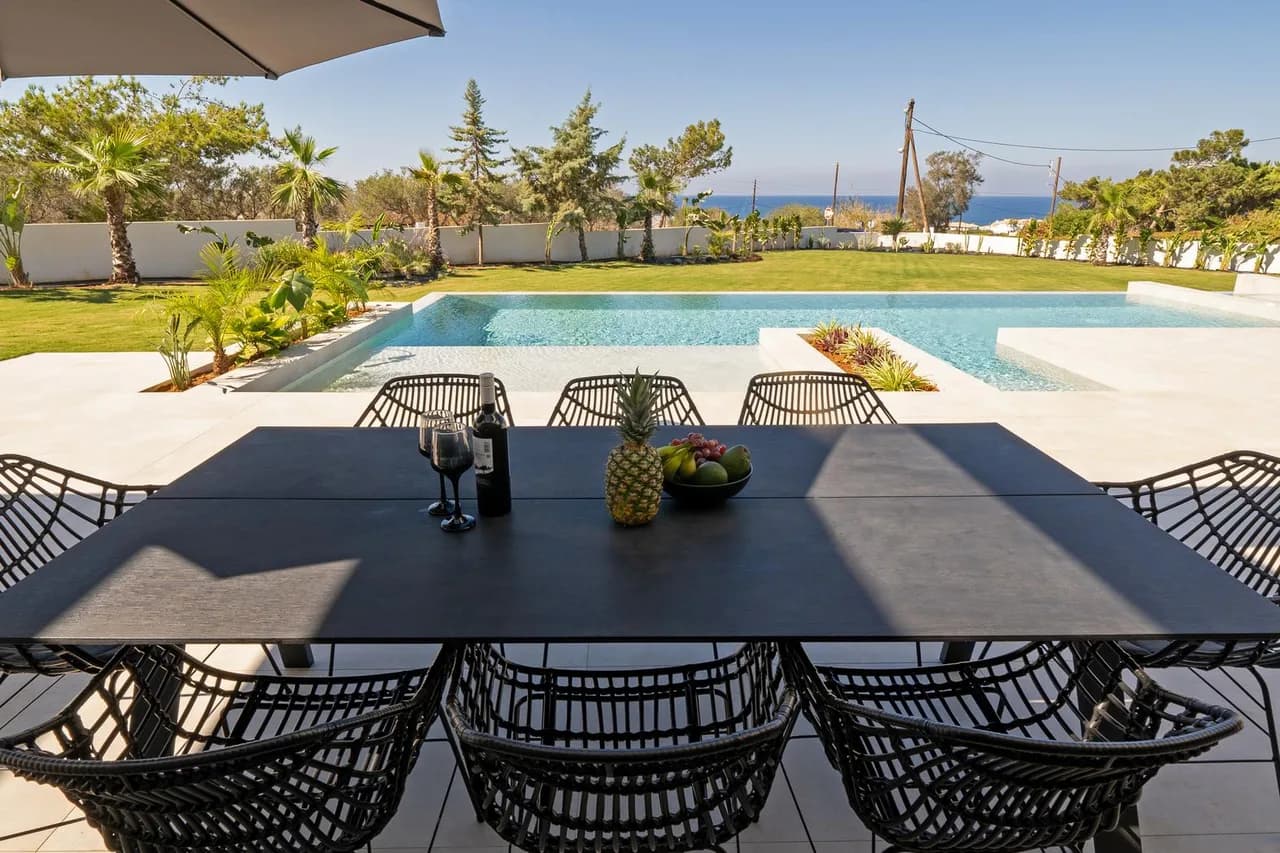 Modern Five Bedroom Villa in Anissaras photo 4