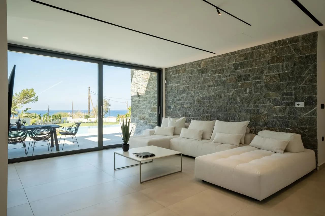 Modern Five Bedroom Villa in Anissaras photo 5