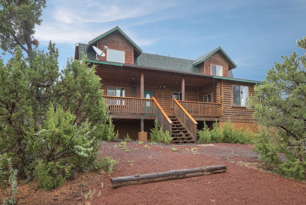 Remodeled Log Cabin with Scenic Views in Red Lake Ontario
