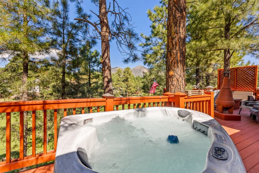 ACE - A Hole in One! | Right on the Golf Course | Hot Tub |  Mt Views & Pines