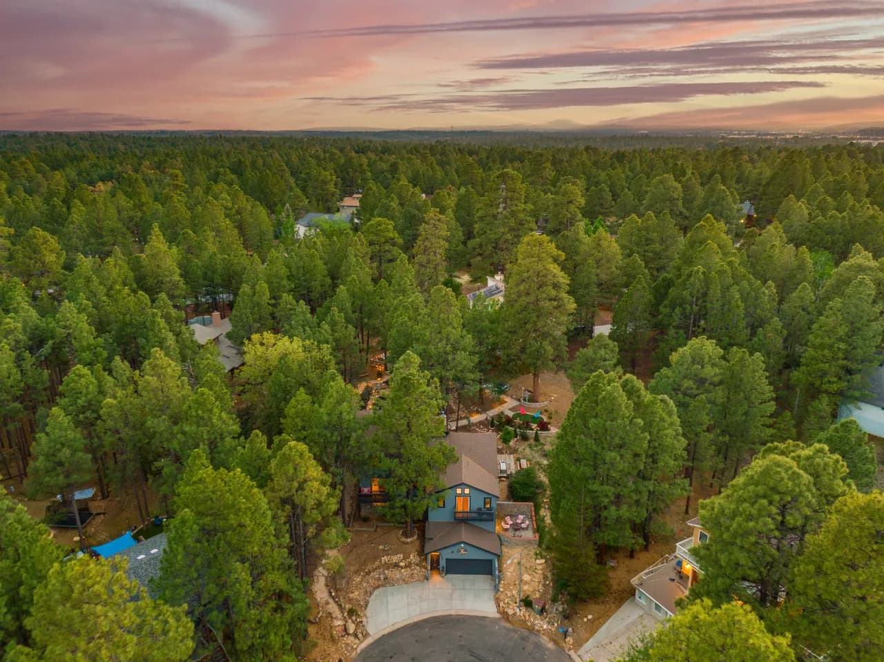 Spacious Retreat with Hot Tub in Flagstaff photo 3