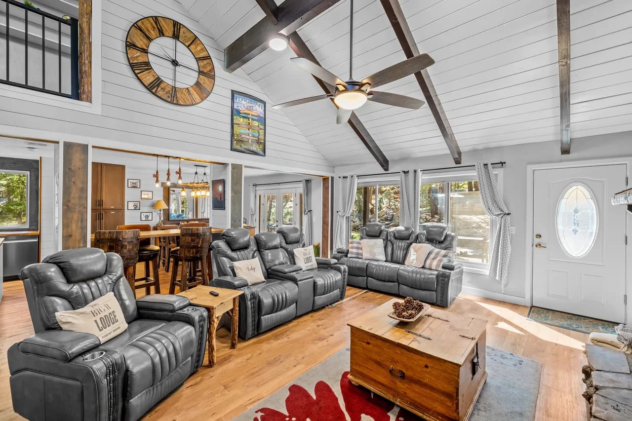 Spacious Retreat with Hot Tub in Flagstaff photo 4