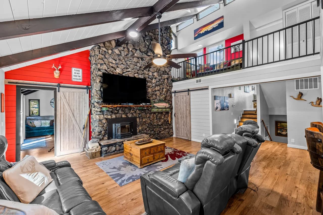 Spacious Retreat with Hot Tub in Flagstaff photo 5