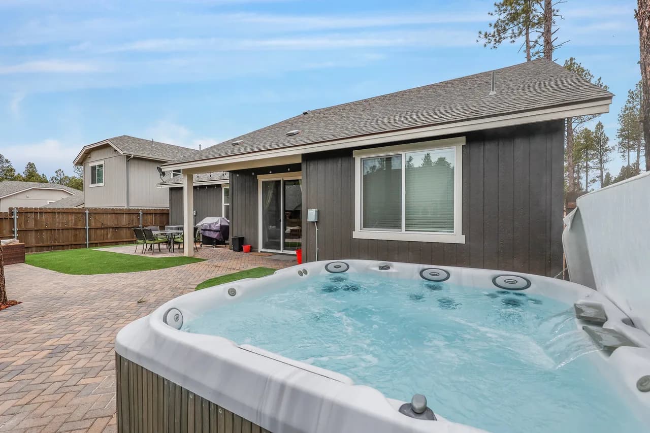 Pet-Friendly Retreat with Hot Tub in Flagstaff