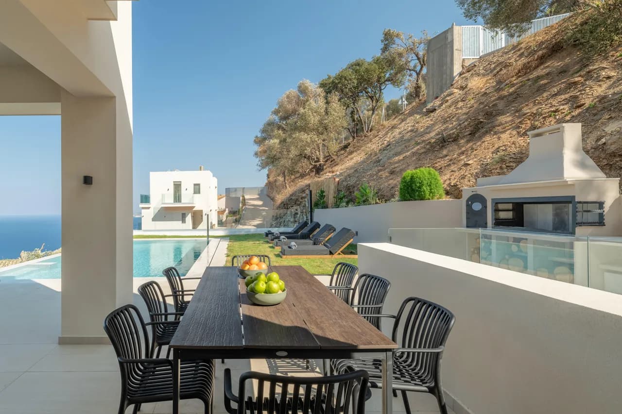 Centrally Heated Four Bedroom Villa in Agios Dimitrios Rodias photo 2