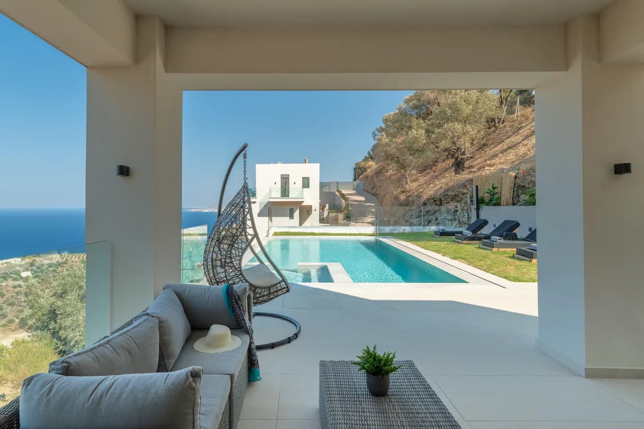 Centrally Heated Four Bedroom Villa in Agios Dimitrios Rodias photo 4