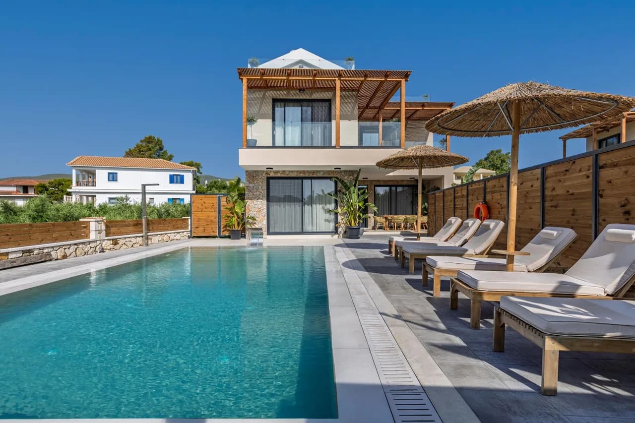 Spacious Villa with Private Pool in Lithakia