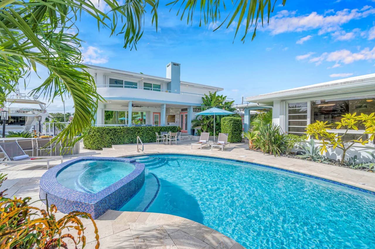 Waterfront Compound with Two Heated Pools in Soroka Shores photo 2
