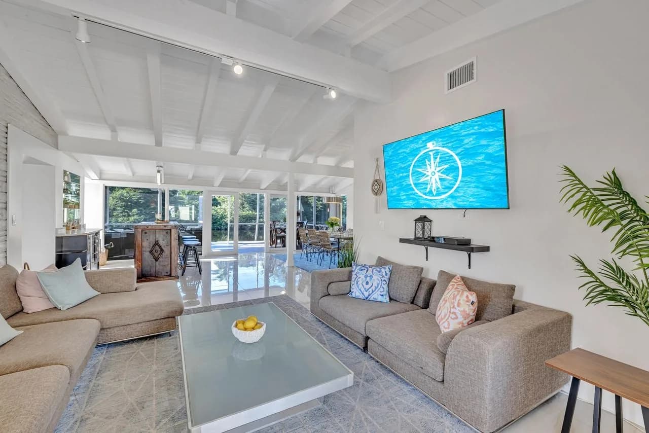 Waterfront Seven Bedroom Residence in Soroka Shores photo 2