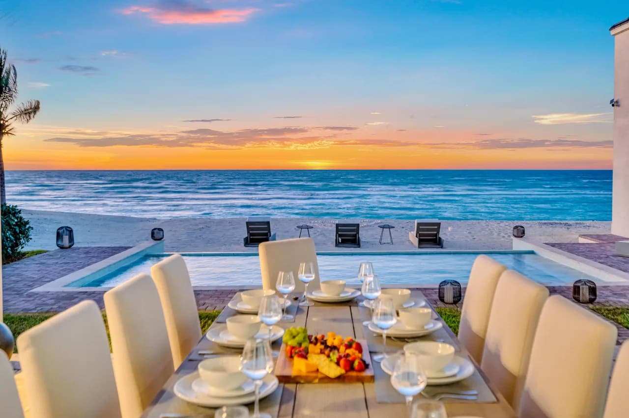 Beachfront Villa with Heated Pool in Bailey Town photo 3