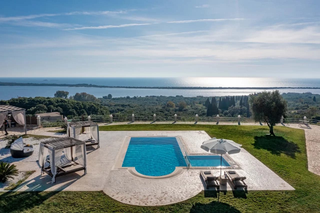Mediterranean View Two-Bedroom Villa in Chlomatiana photo 2