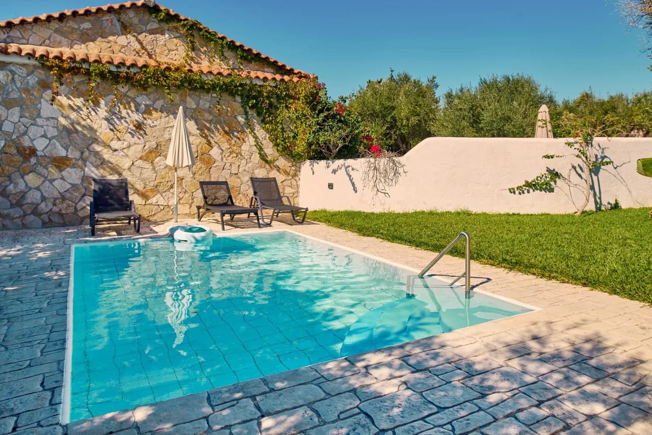 Charming Two Bedroom Villa in Porto Roma photo 2