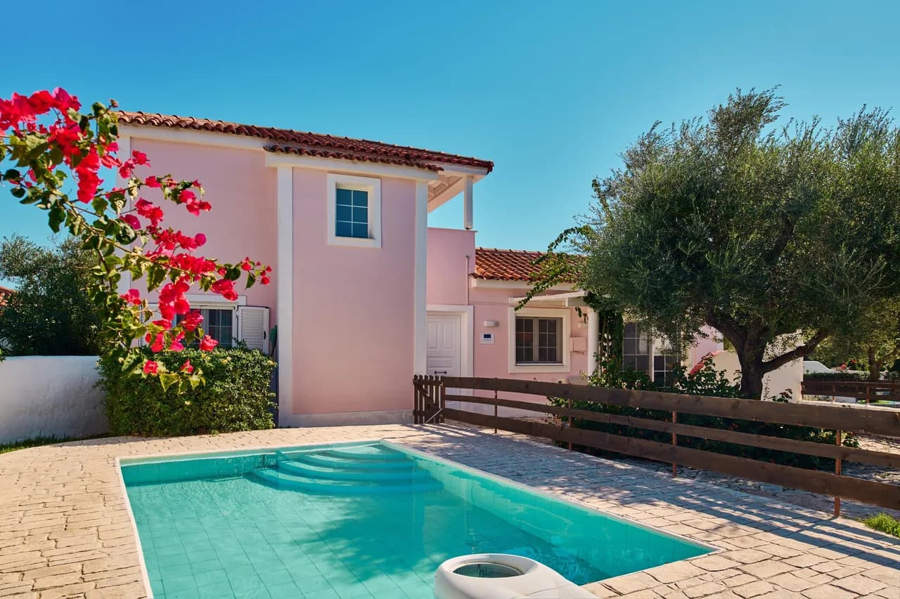 Seaside Retreat with Free Parking in Porto Roma