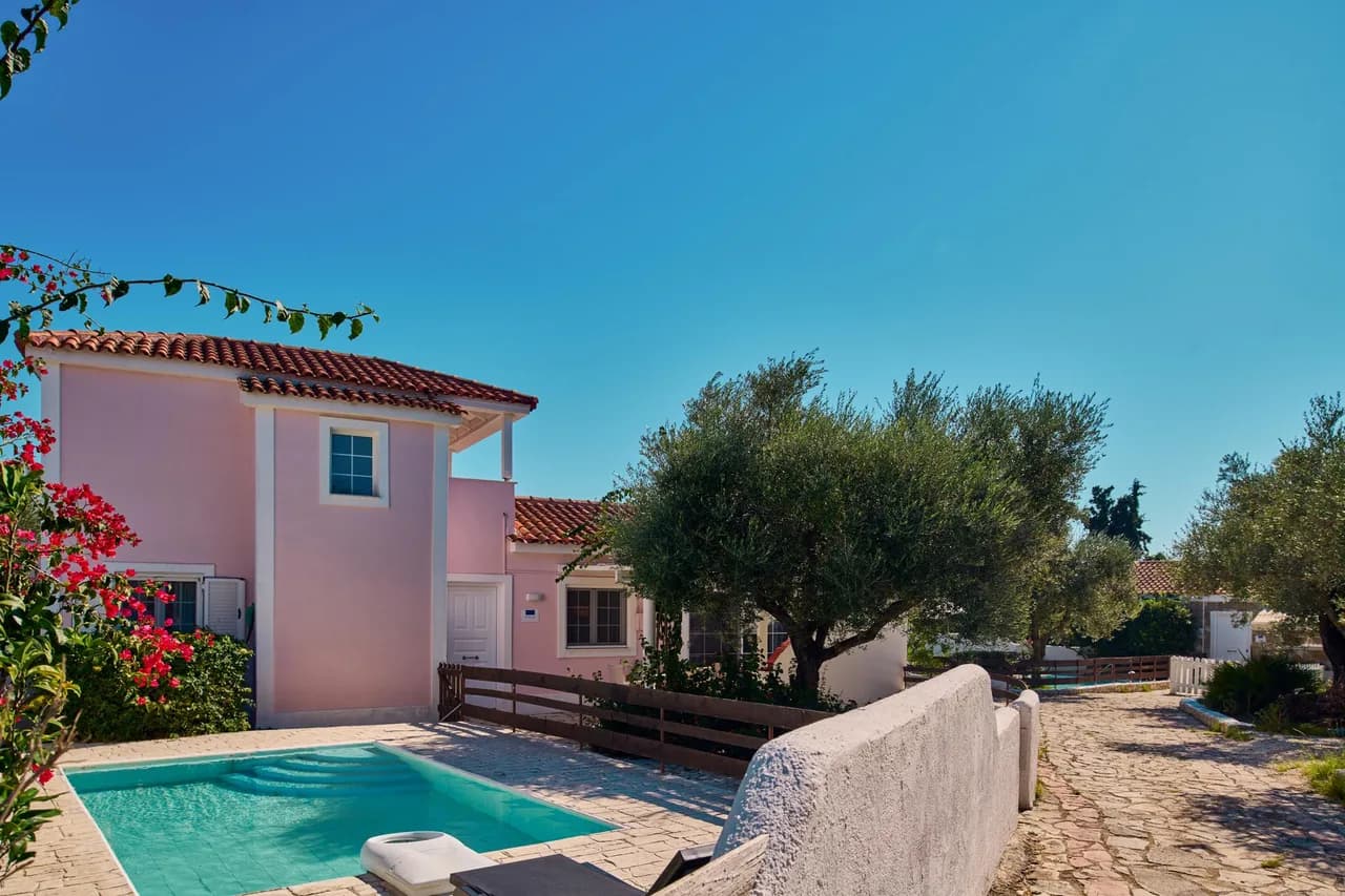 Seaside Retreat with Free Parking in Porto Roma photo 3