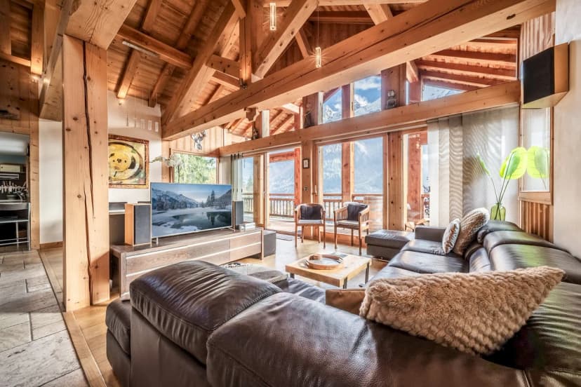 Spacious Chalet with Mountain Views in Chamonix