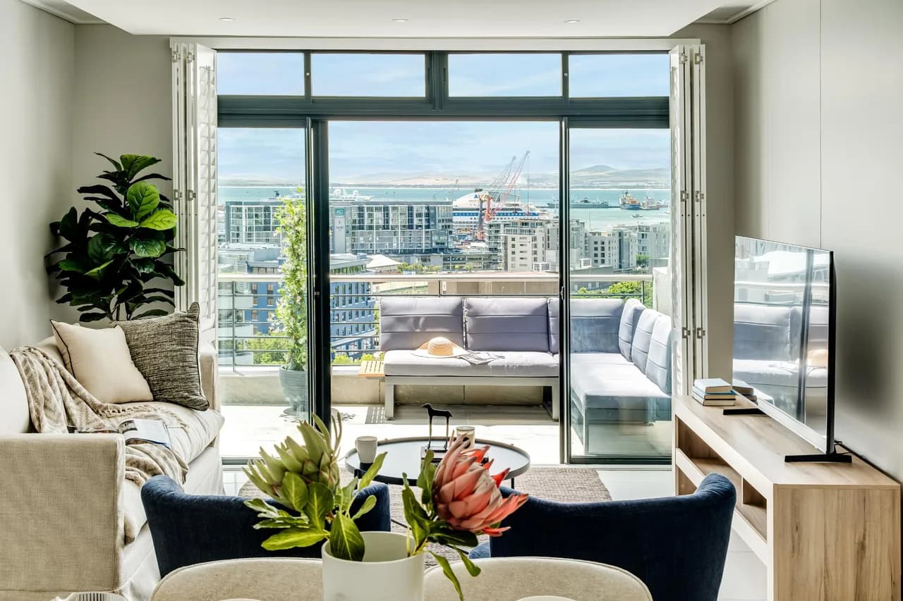 Deluxe City Apartment with Hafen Views in Cape Town photo 2