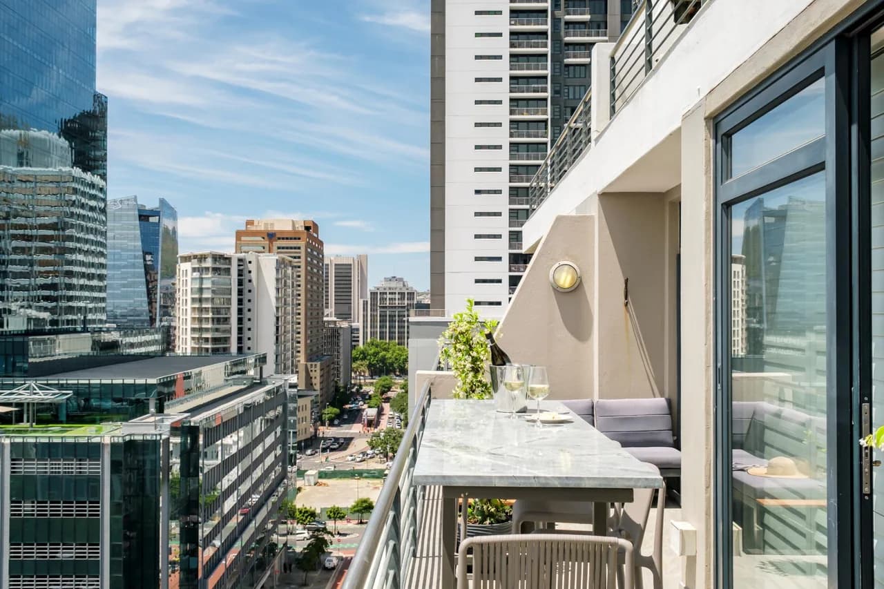 Deluxe City Apartment with Hafen Views in Cape Town photo 3