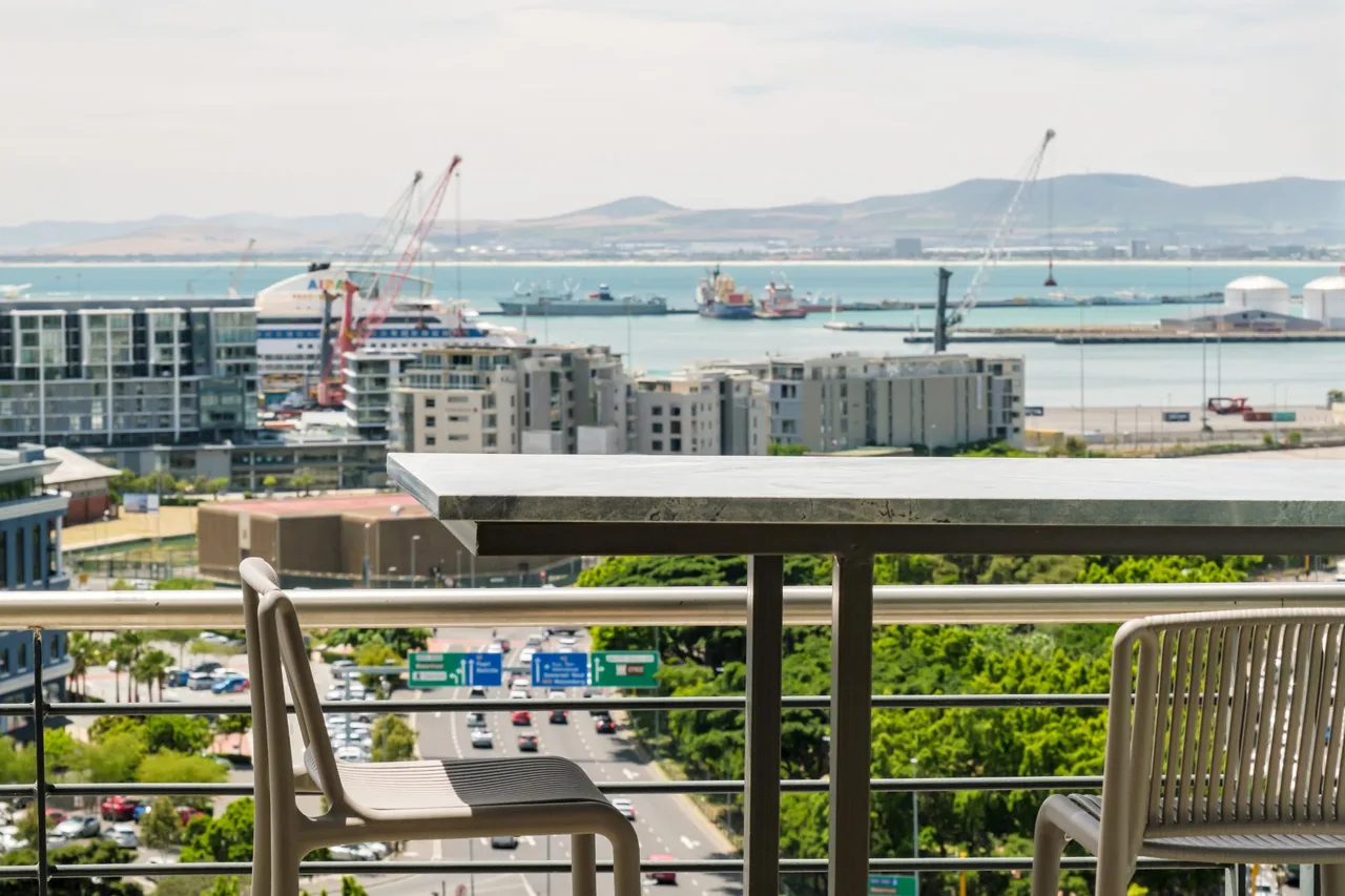 Deluxe City Apartment with Hafen Views in Cape Town photo 4