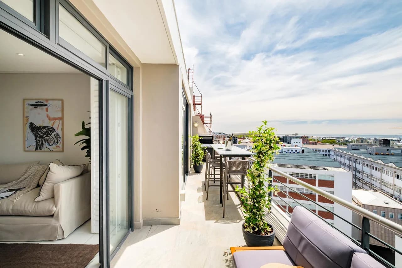 Deluxe City Apartment with Hafen Views in Cape Town photo 5